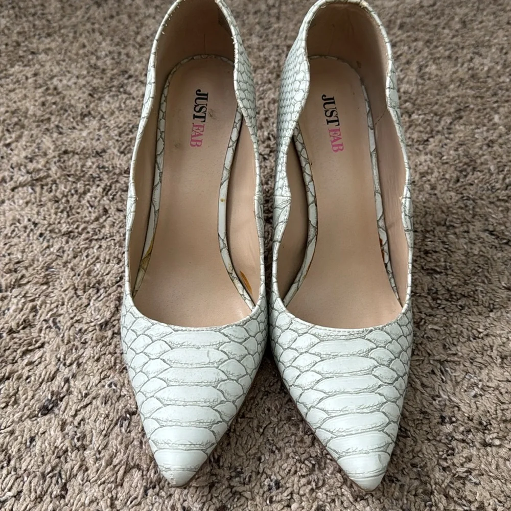 JustFab Women’s White Faux Snake Skin Pointed Toe High Heel Size 9